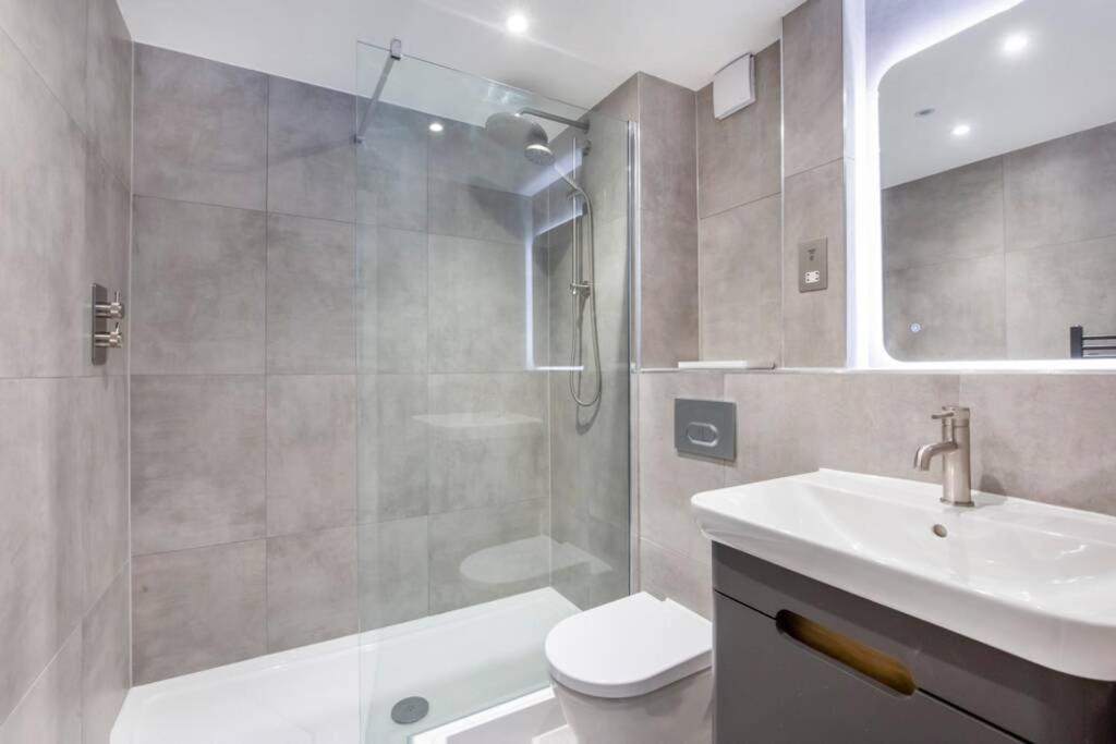 2 Bedroom Penthouse - Large Balcony - Minster View Apartemen York
